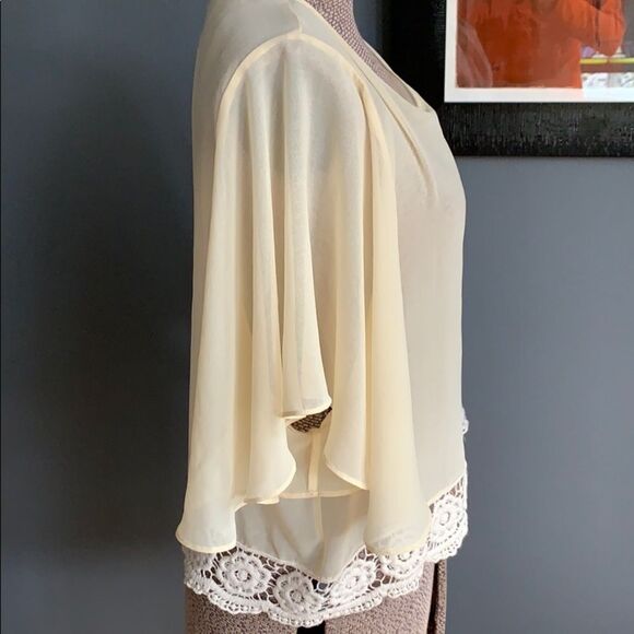 Happening in the Present sheer ivory lace trim top - Picture 3 of 6